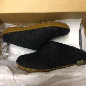 New in box glerups rubber bottom wool slipper